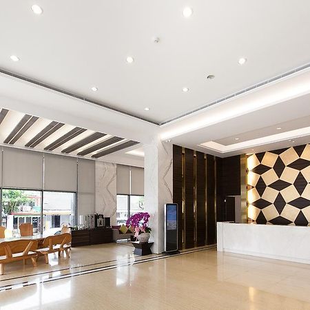Hoya Hotel Taitung Bagian luar foto