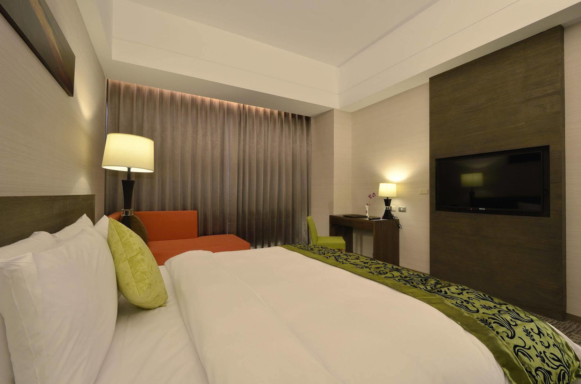 Hoya Hotel Taitung Bagian luar foto